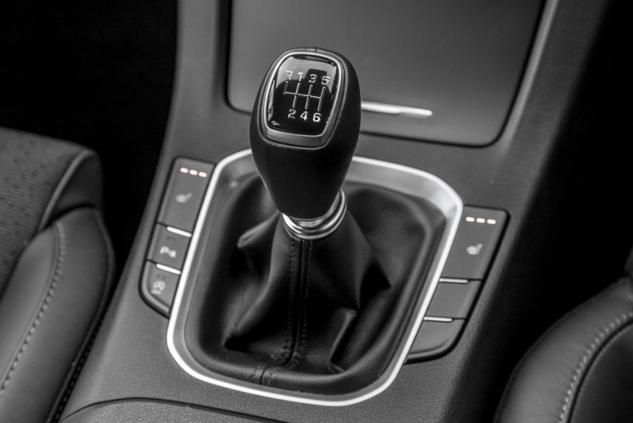 Детали интерьера Hyundai i30 Fastback (PD) 2018 года  (UK) (фото 30 из 40)
